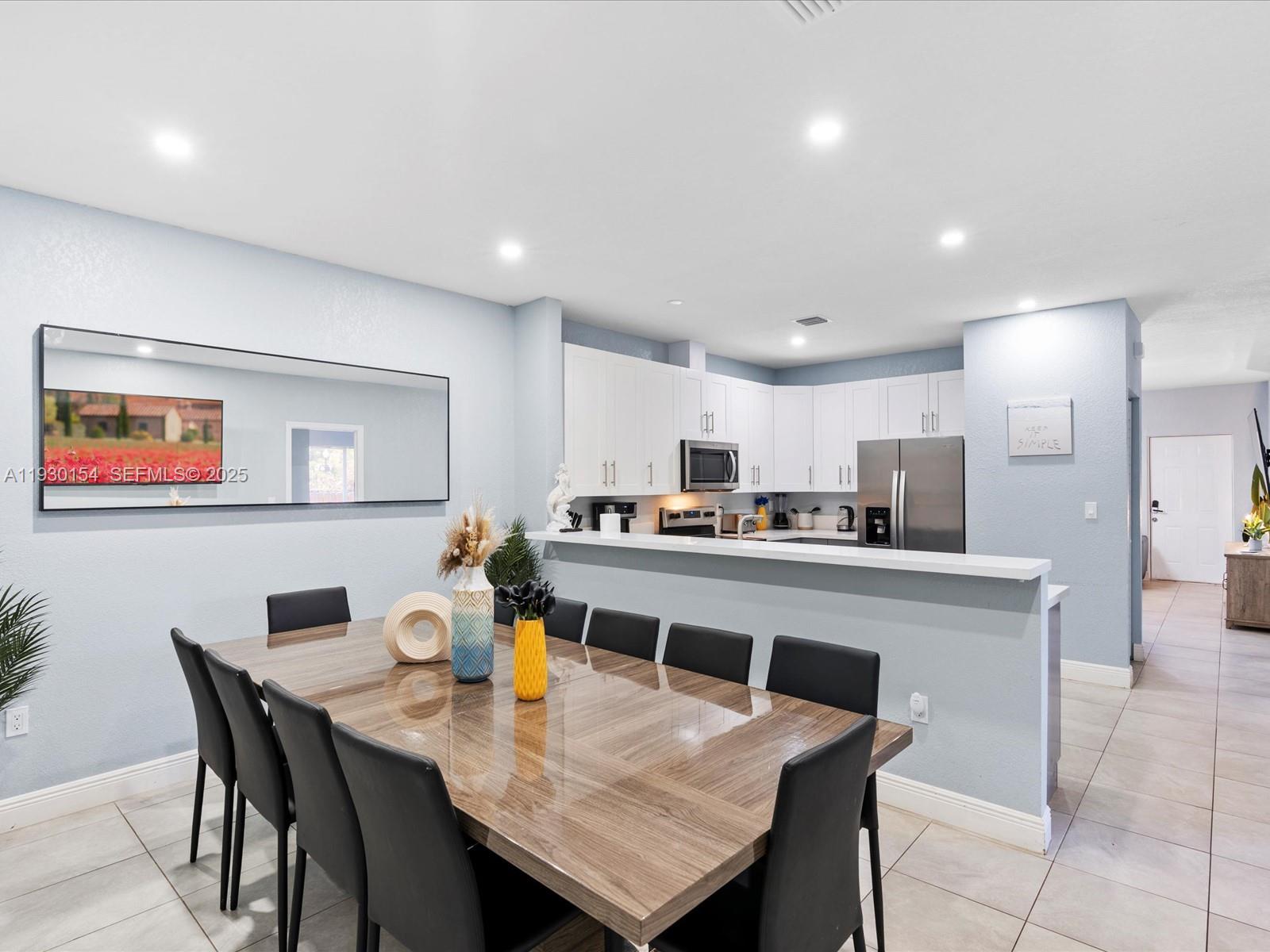 See details / 2504 sq. ft. $ 2025-12-13 0 Photo