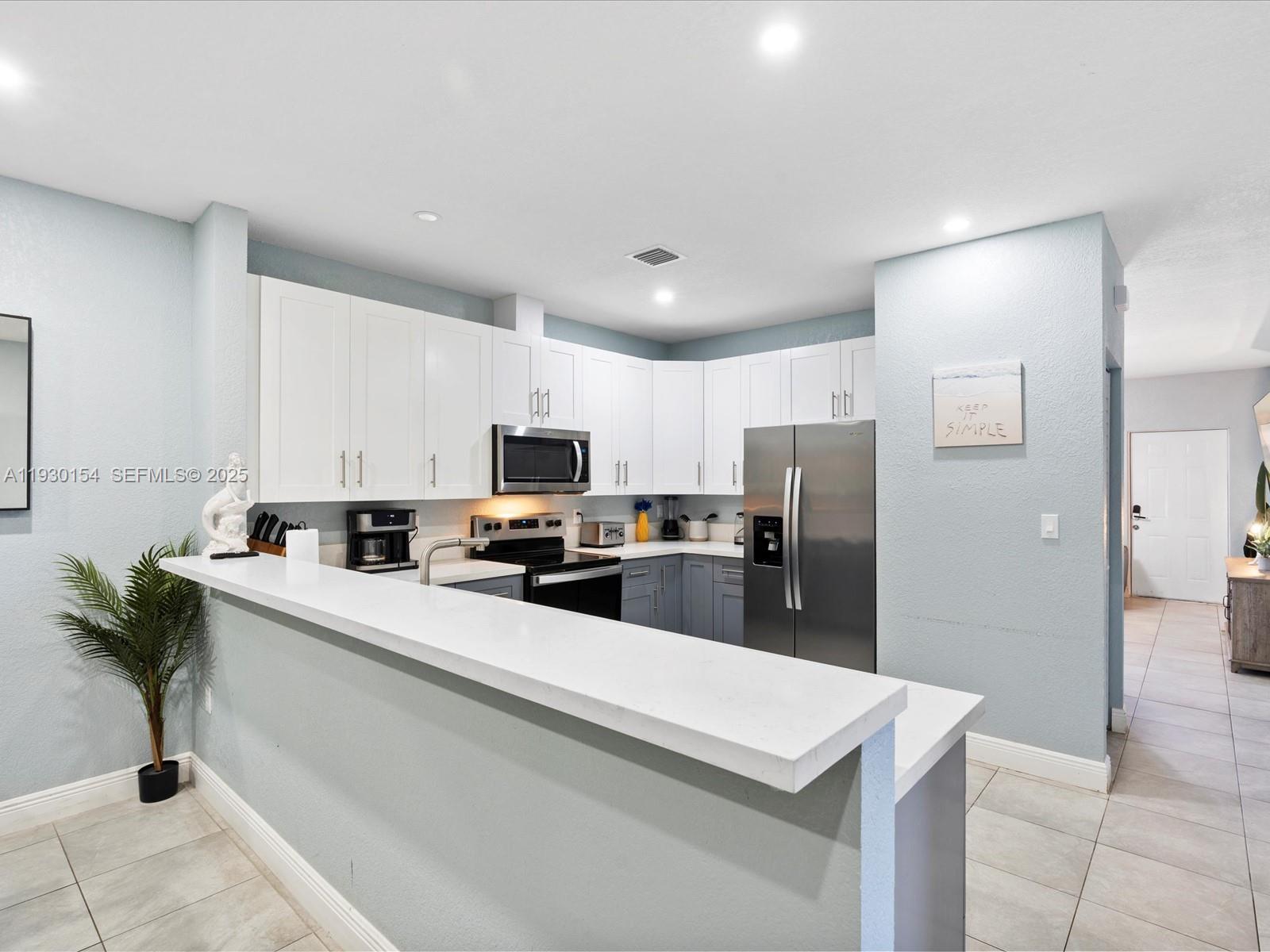 See details / 2504 sq. ft. $ 2025-12-13 0 Photo