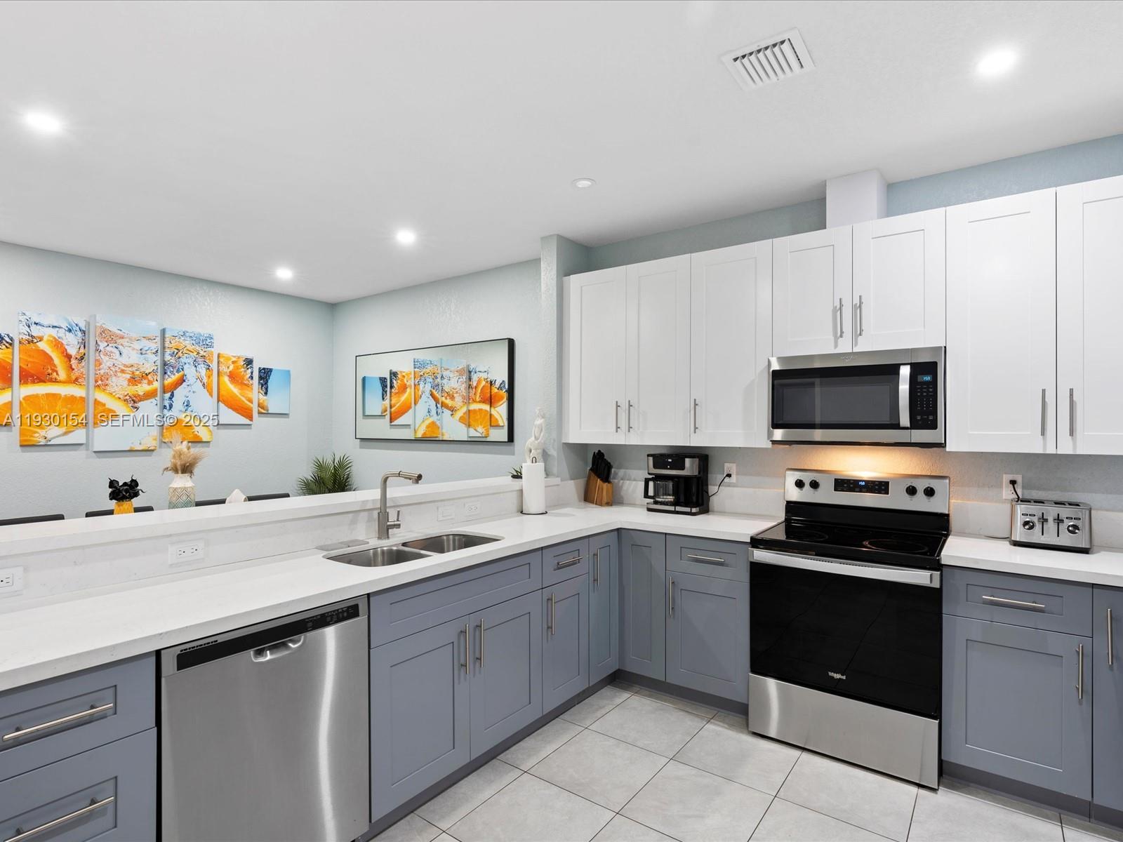 See details / 2504 sq. ft. $ 2025-12-13 0 Photo