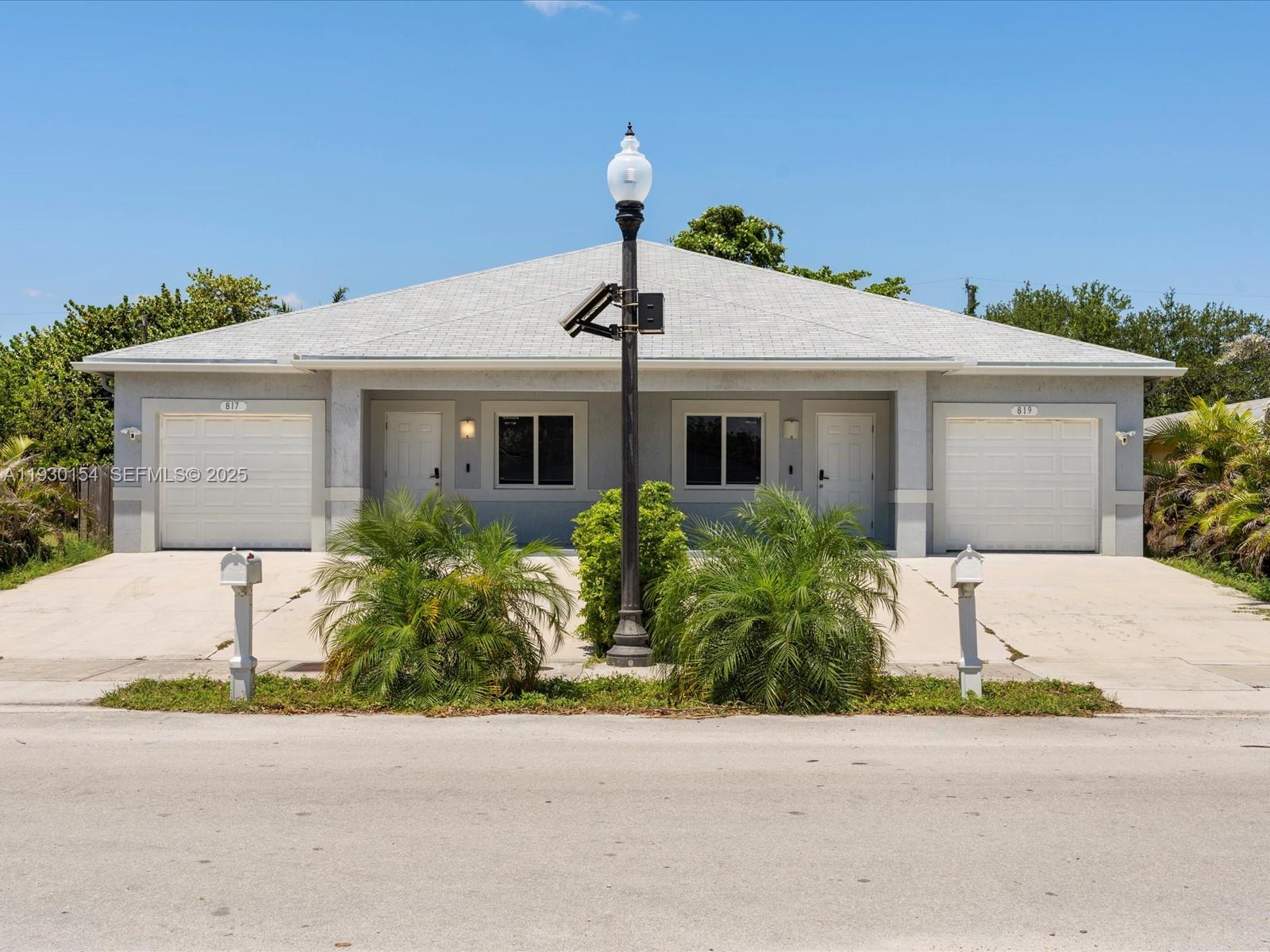 See details / 2504 sq. ft. $ 2025-12-13 0 Photo