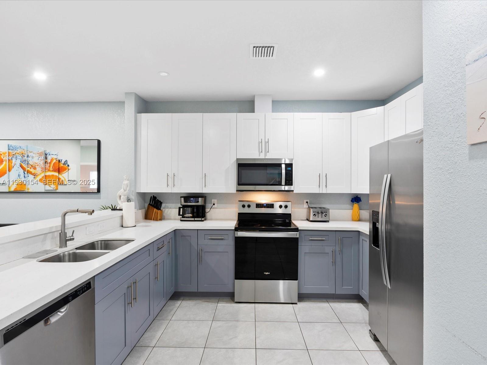 See details / 2504 sq. ft. $ 2025-12-13 0 Photo