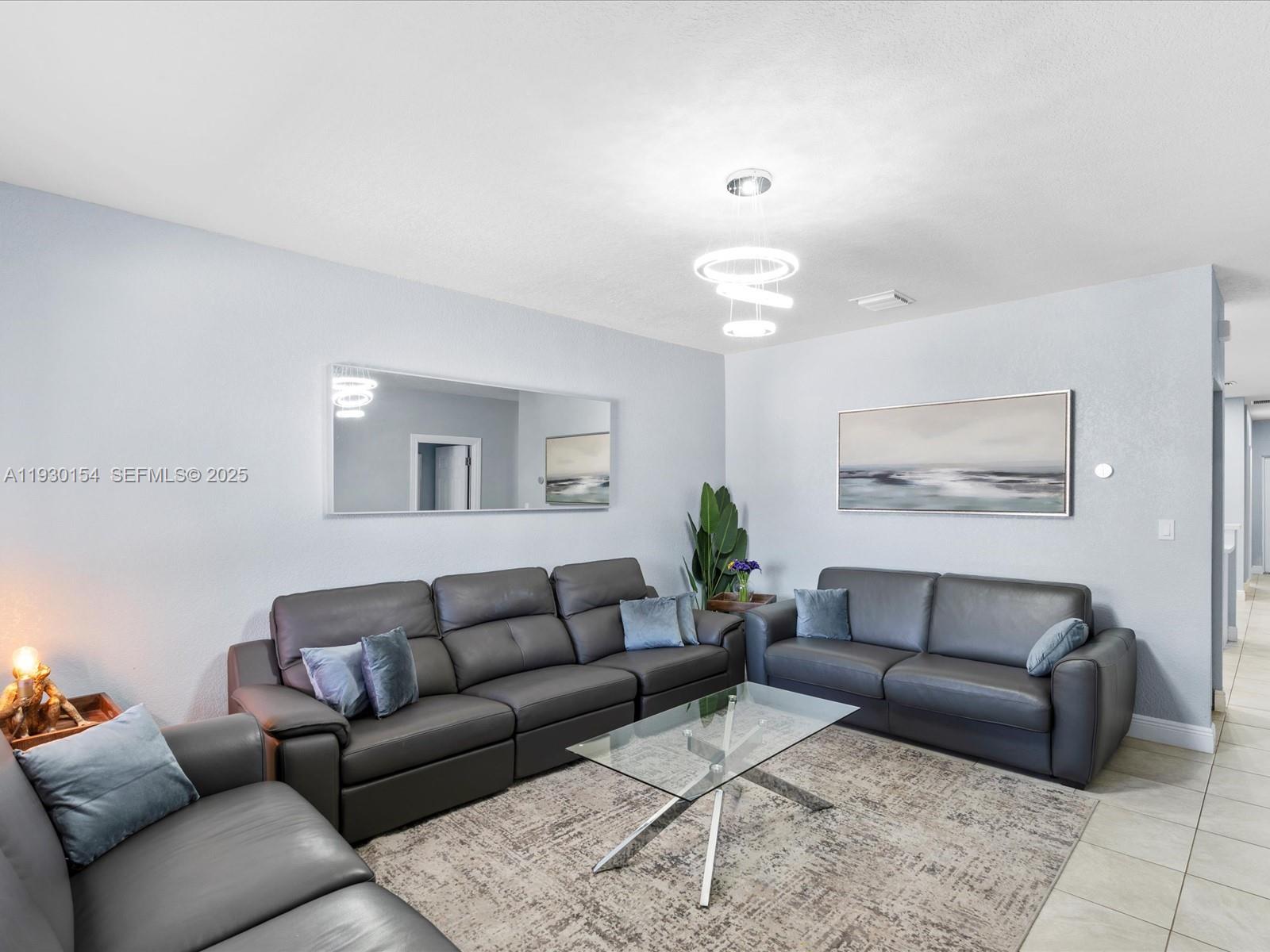 See details / 2504 sq. ft. $ 2025-12-13 0 Photo