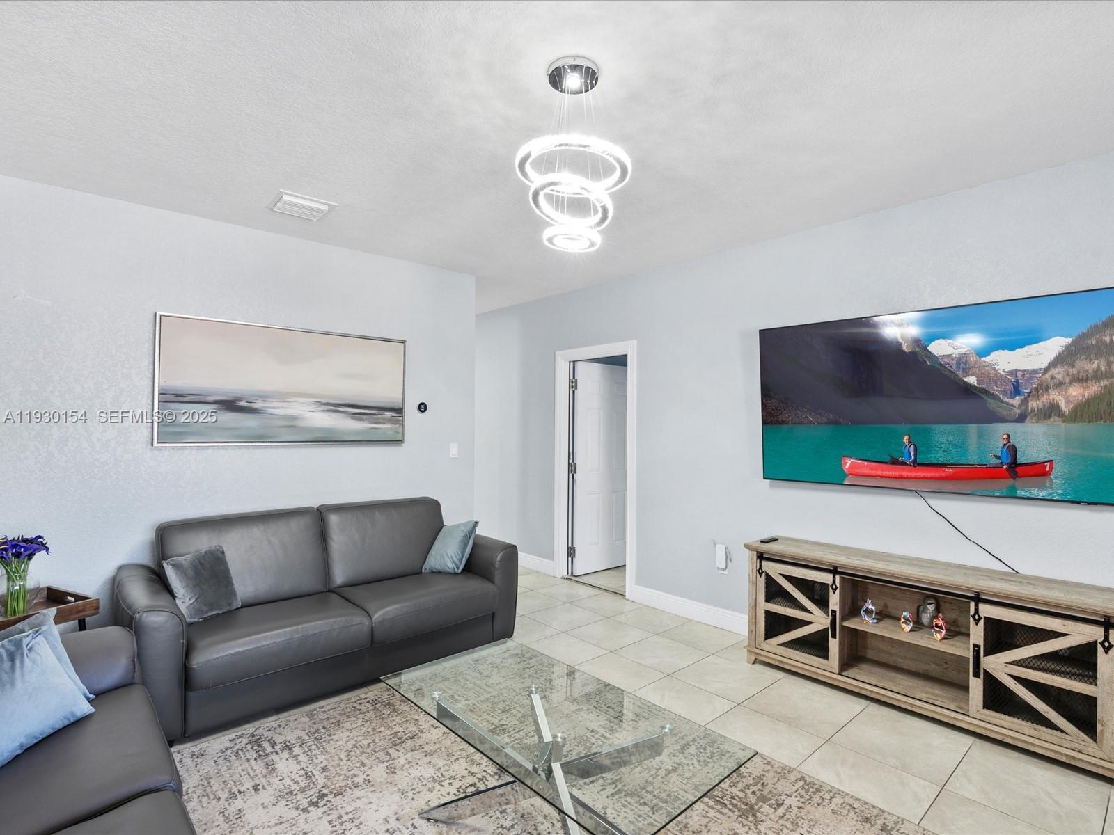 See details / 2504 sq. ft. $ 2025-12-13 0 Photo