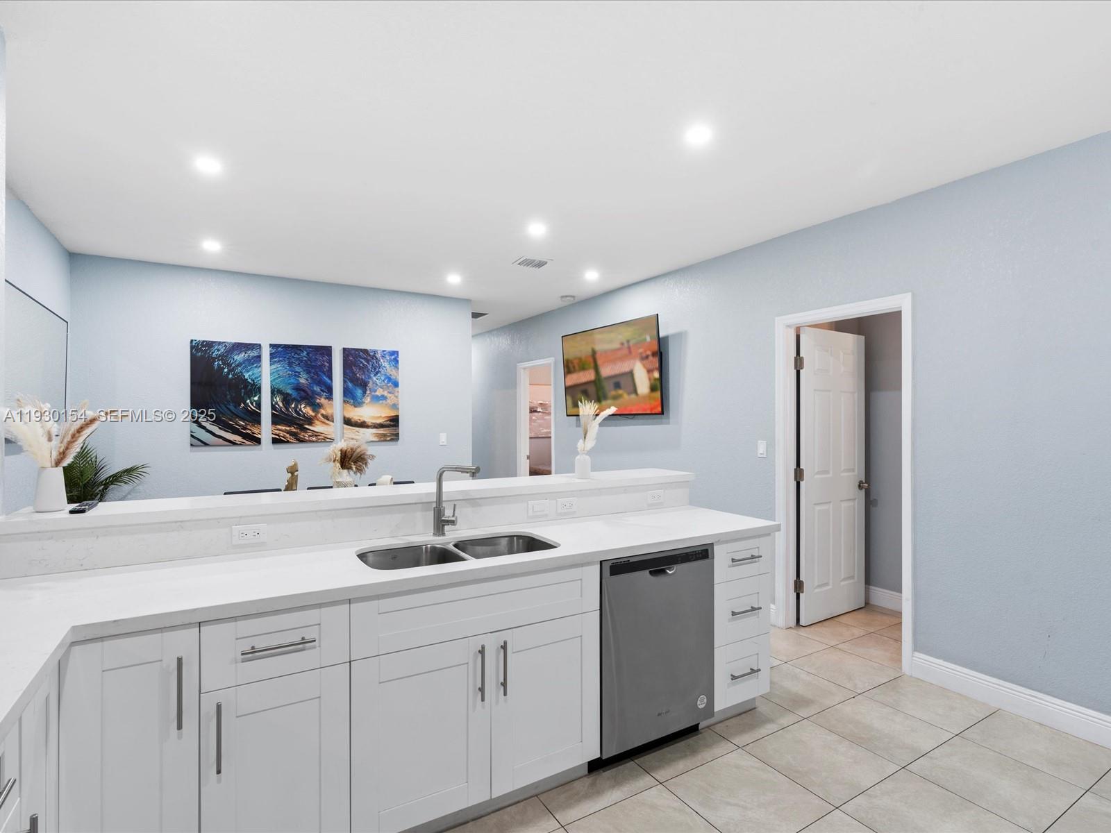 See details / 2504 sq. ft. $ 2025-12-13 0 Photo