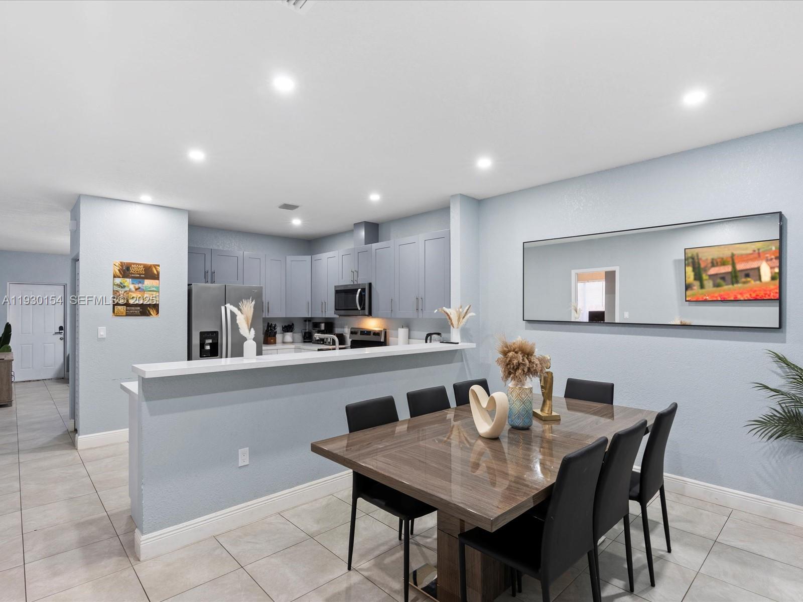 See details / 2504 sq. ft. $ 2025-12-13 0 Photo