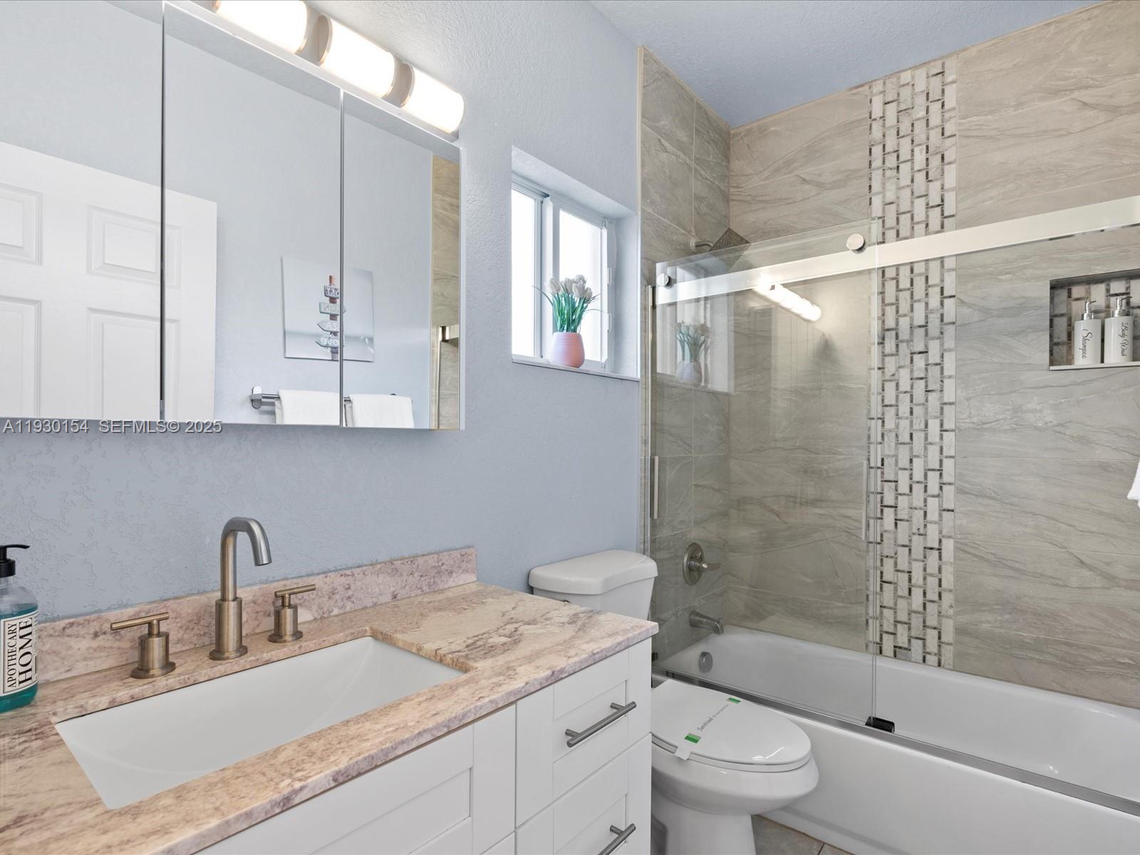 See details / 2504 sq. ft. $ 2025-12-13 0 Photo