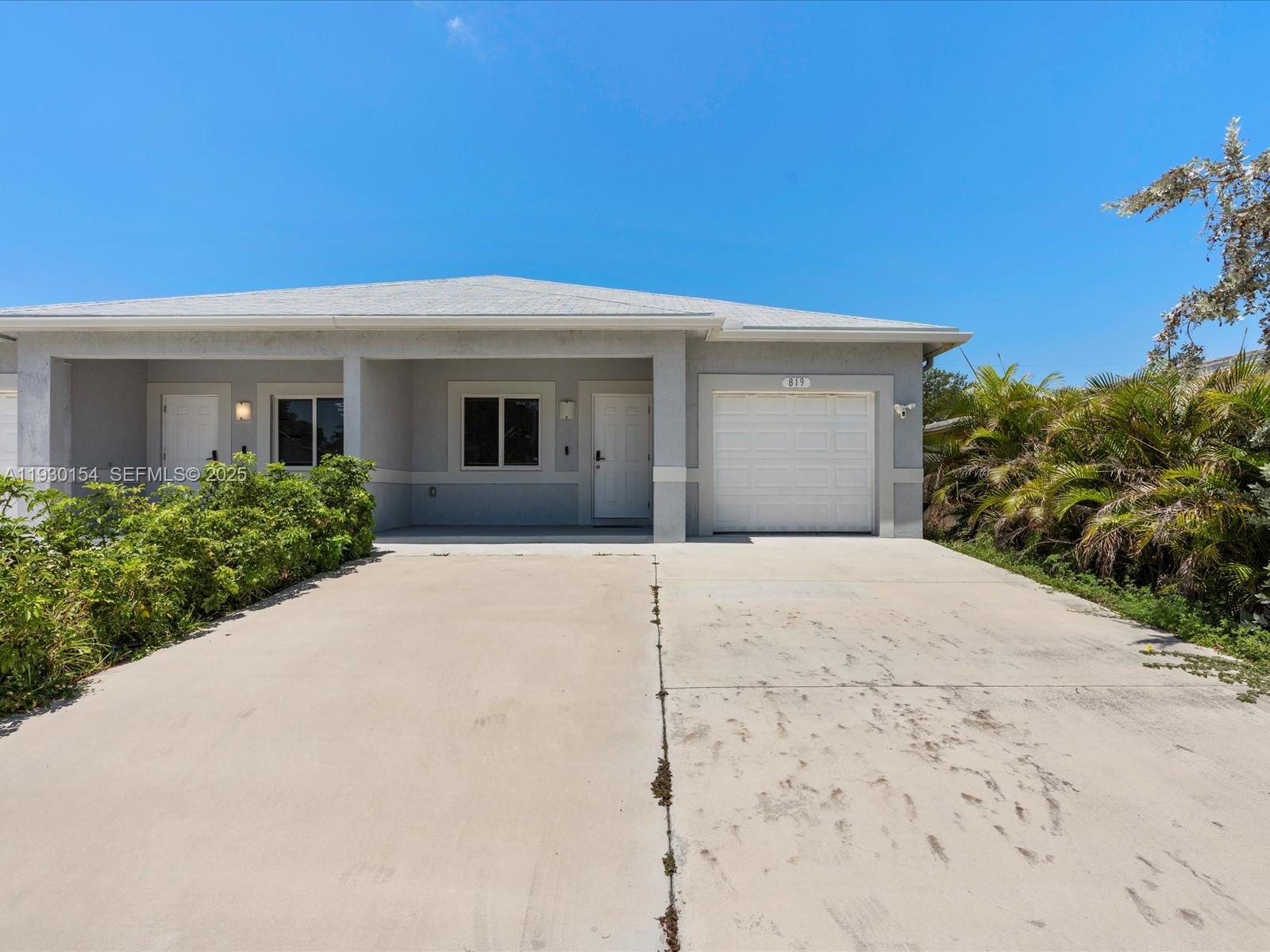 See details / 2504 sq. ft. $ 2025-12-13 0 Photo