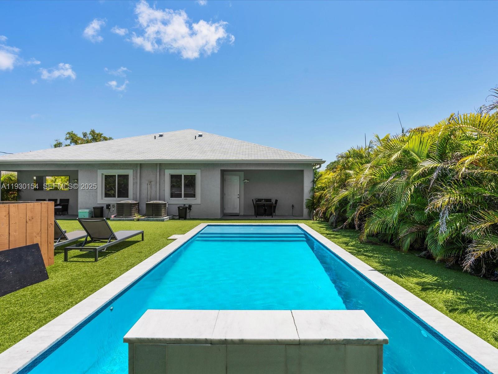 See details / 2504 sq. ft. $ 2025-12-13 0 Photo