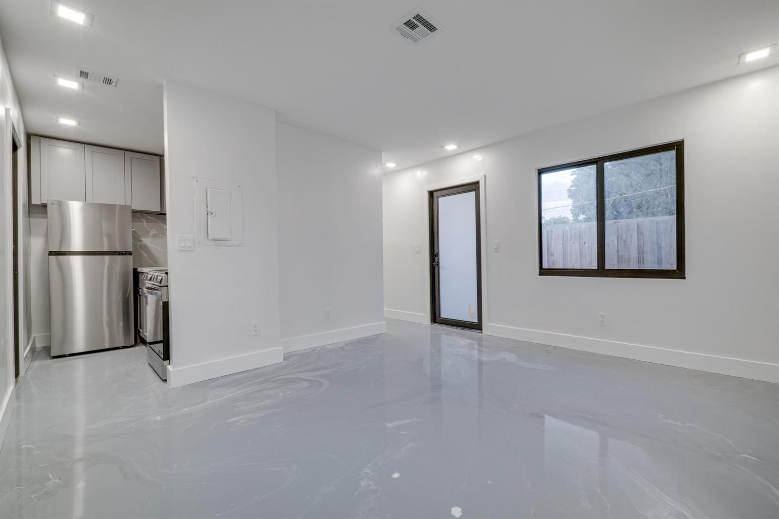 Ver detalles 1-2 / 3 1350 sq. ft. $ 2026-06-02 0 foto