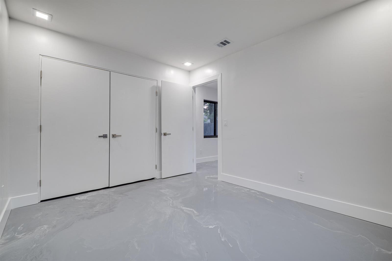 Ver detalles 1-2 / 3 1350 sq. ft. $ 2026-06-02 0 foto