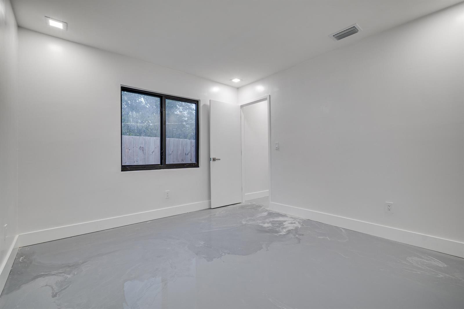 Ver detalles 1-2 / 3 1350 sq. ft. $ 2026-06-02 0 foto