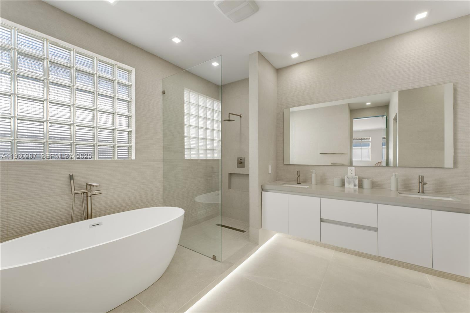 Photo of 21156 33rd Ave (21156), Aventura, Florida, 33180 -