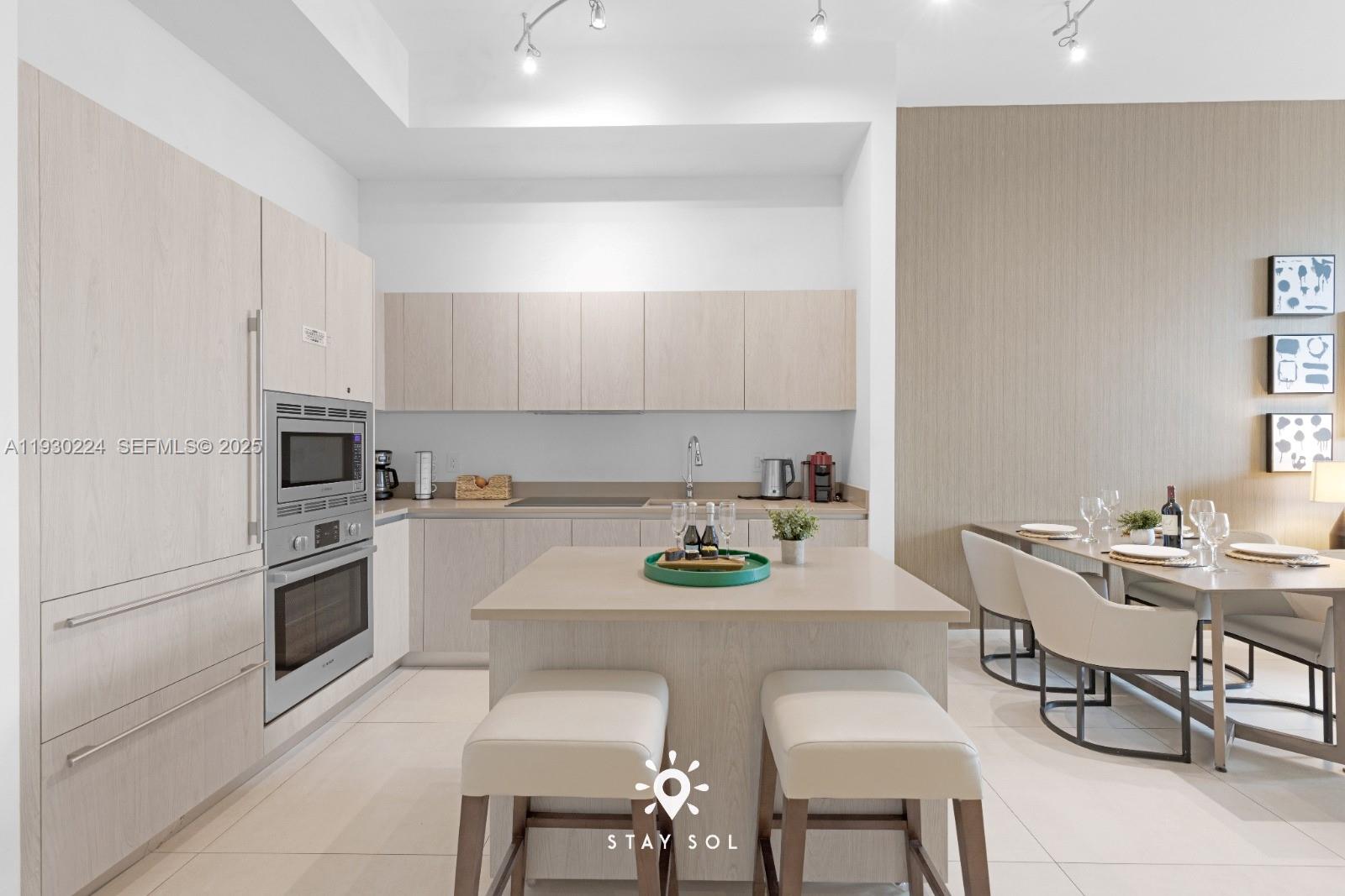 303 1 / 1 759 sq. ft. $ 2025-12-13 0 foto