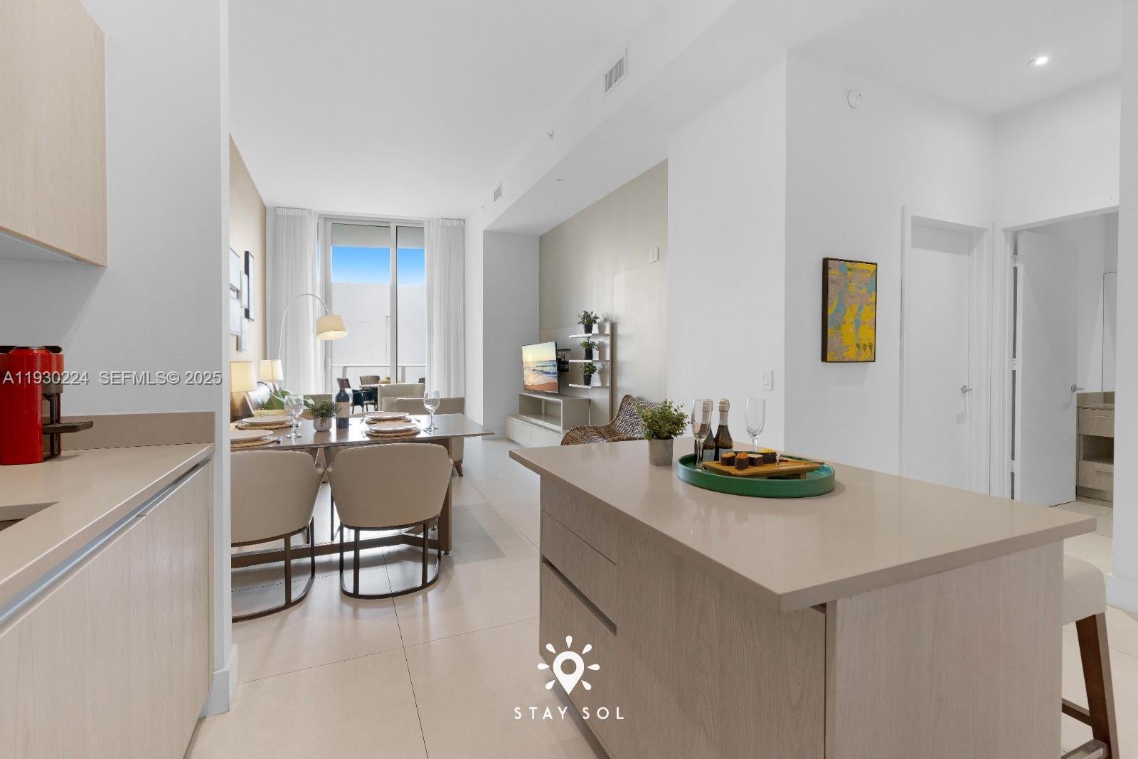 303 1 / 1 759 sq. ft. $ 2025-12-13 0 foto