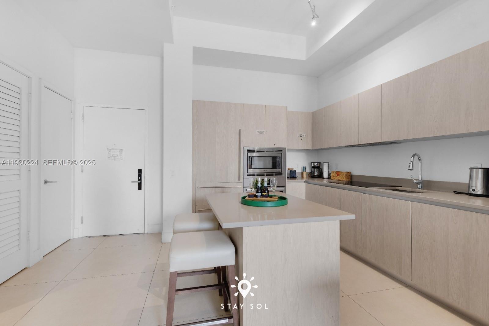 303 1 / 1 759 sq. ft. $ 2025-12-13 0 foto