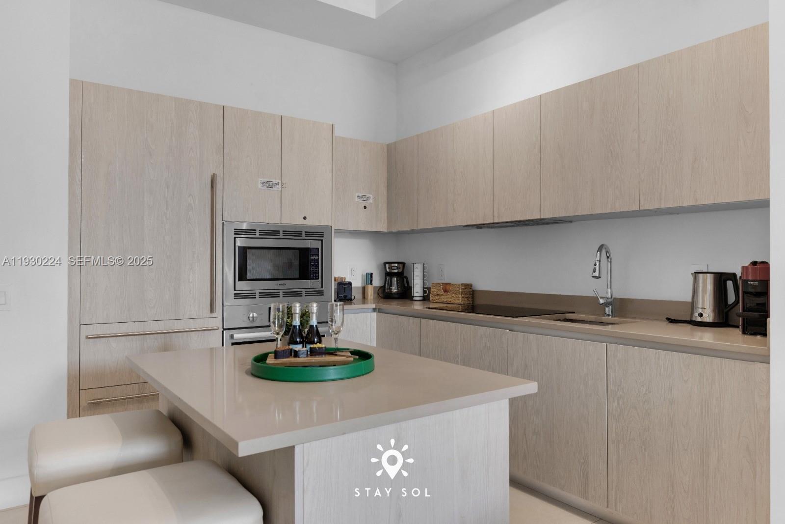 303 1 / 1 759 sq. ft. $ 2025-12-13 0 foto