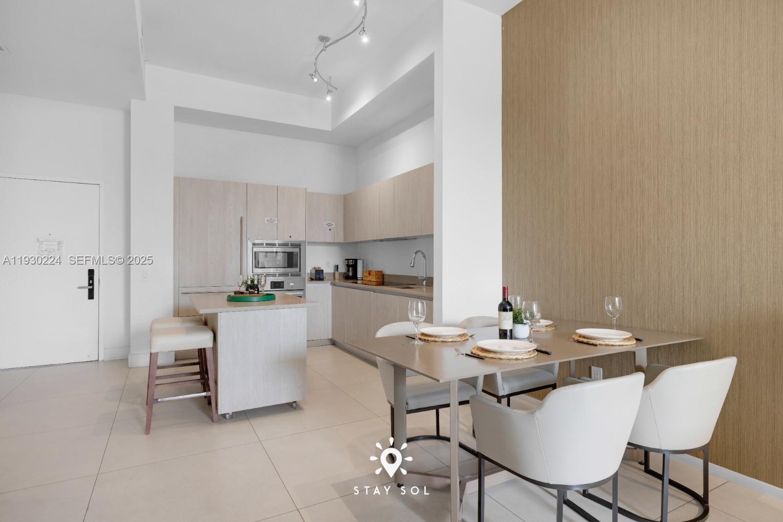 303 1 / 1 759 sq. ft. $ 2025-12-13 0 foto