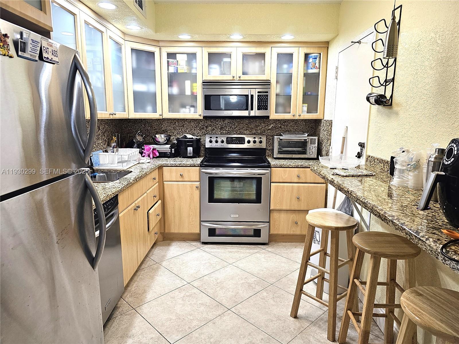 Ver detalles 18B 1 / 2 870 sq. ft. $ 2025-12-13 0 foto