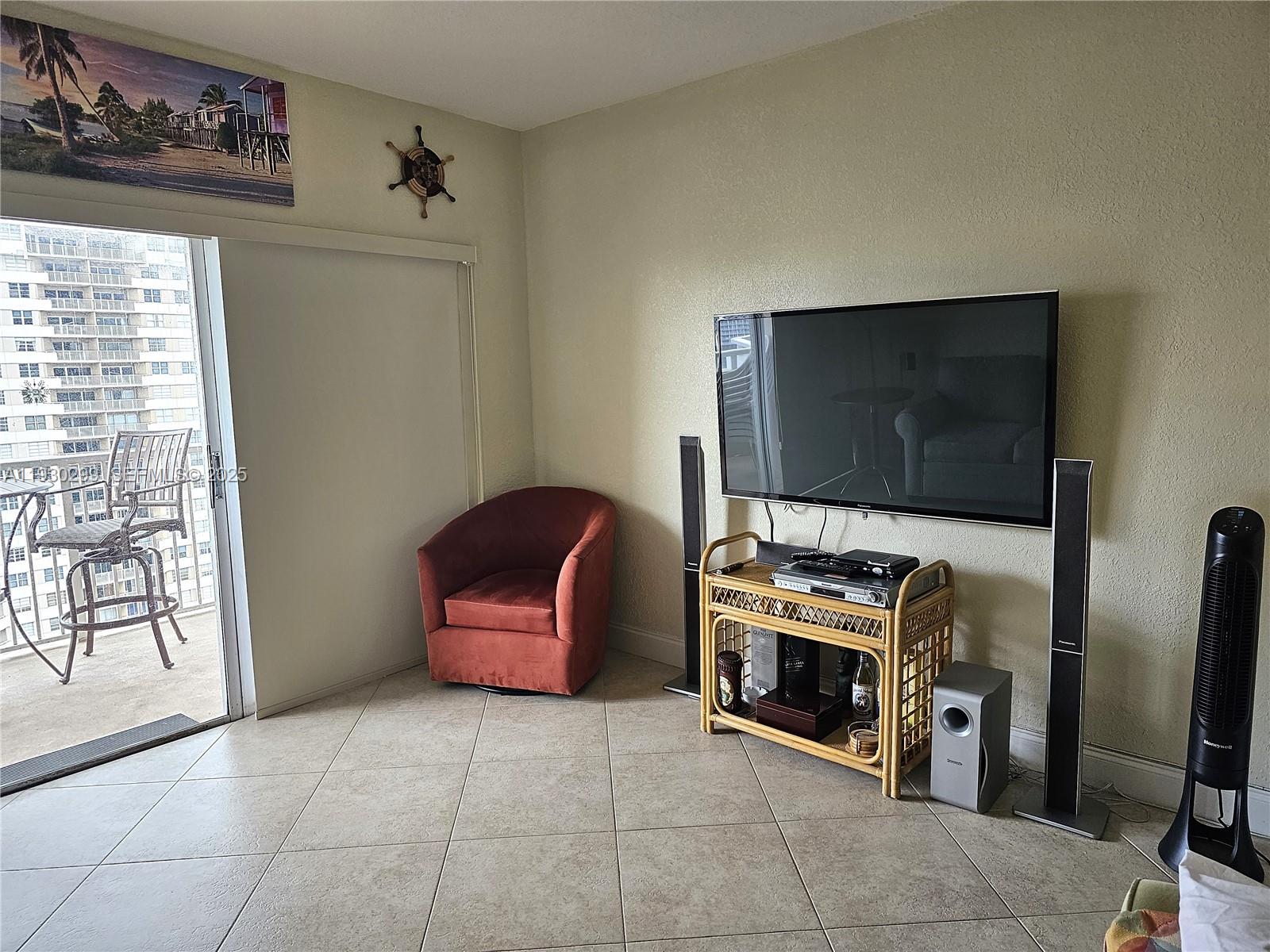Ver detalles 18B 1 / 2 870 sq. ft. $ 2025-12-13 0 foto