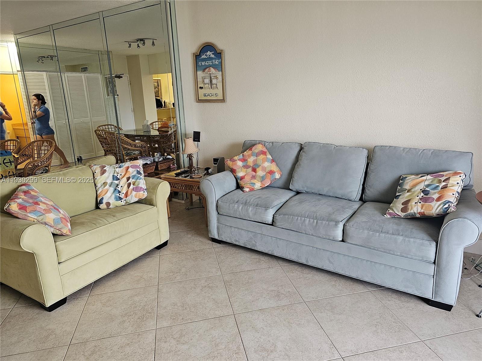 Ver detalles 18B 1 / 2 870 sq. ft. $ 2025-12-13 0 foto