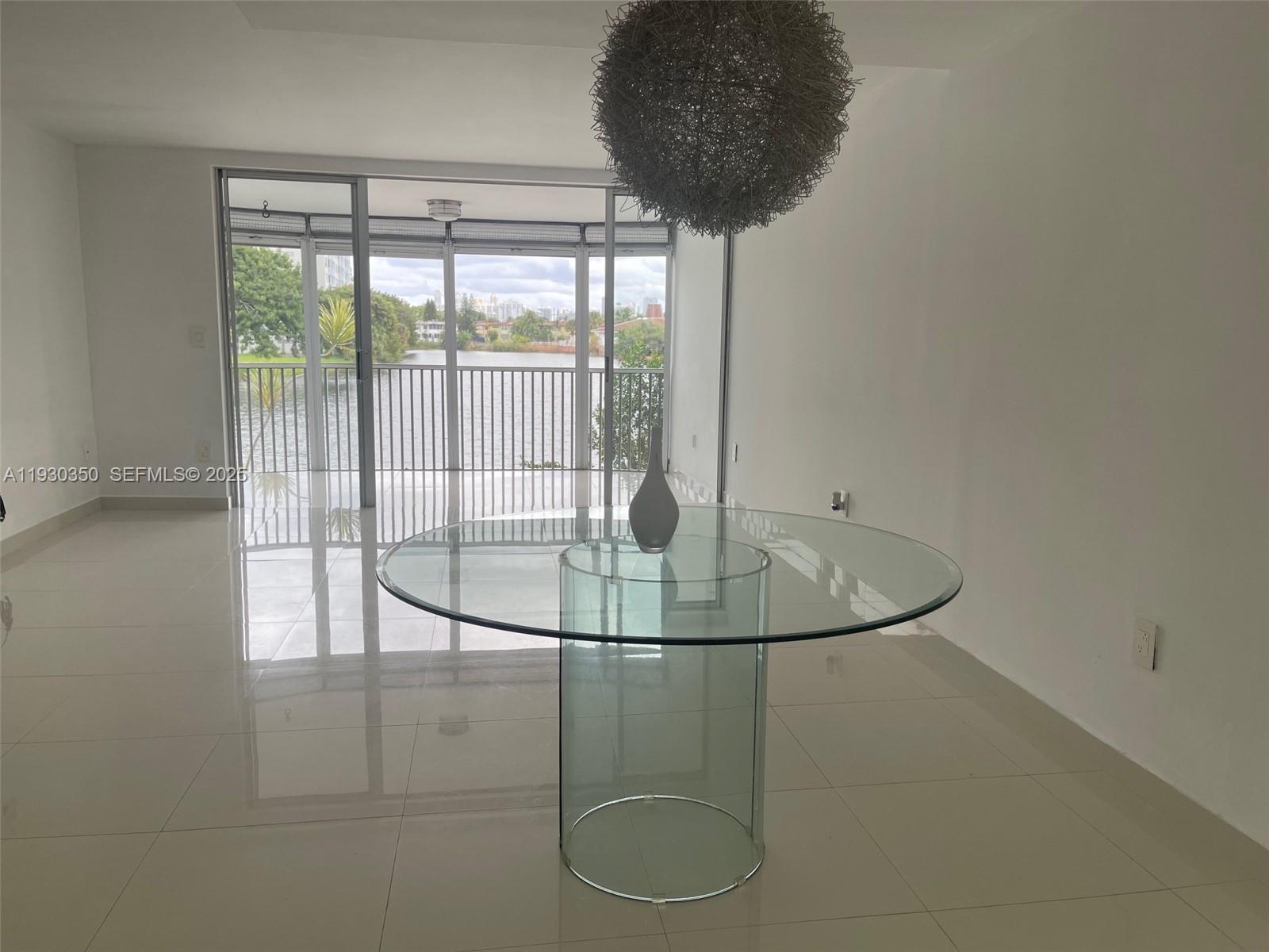 213-3 2 / 2 1315 кв.футов $ 2025-12-14 0 Фото