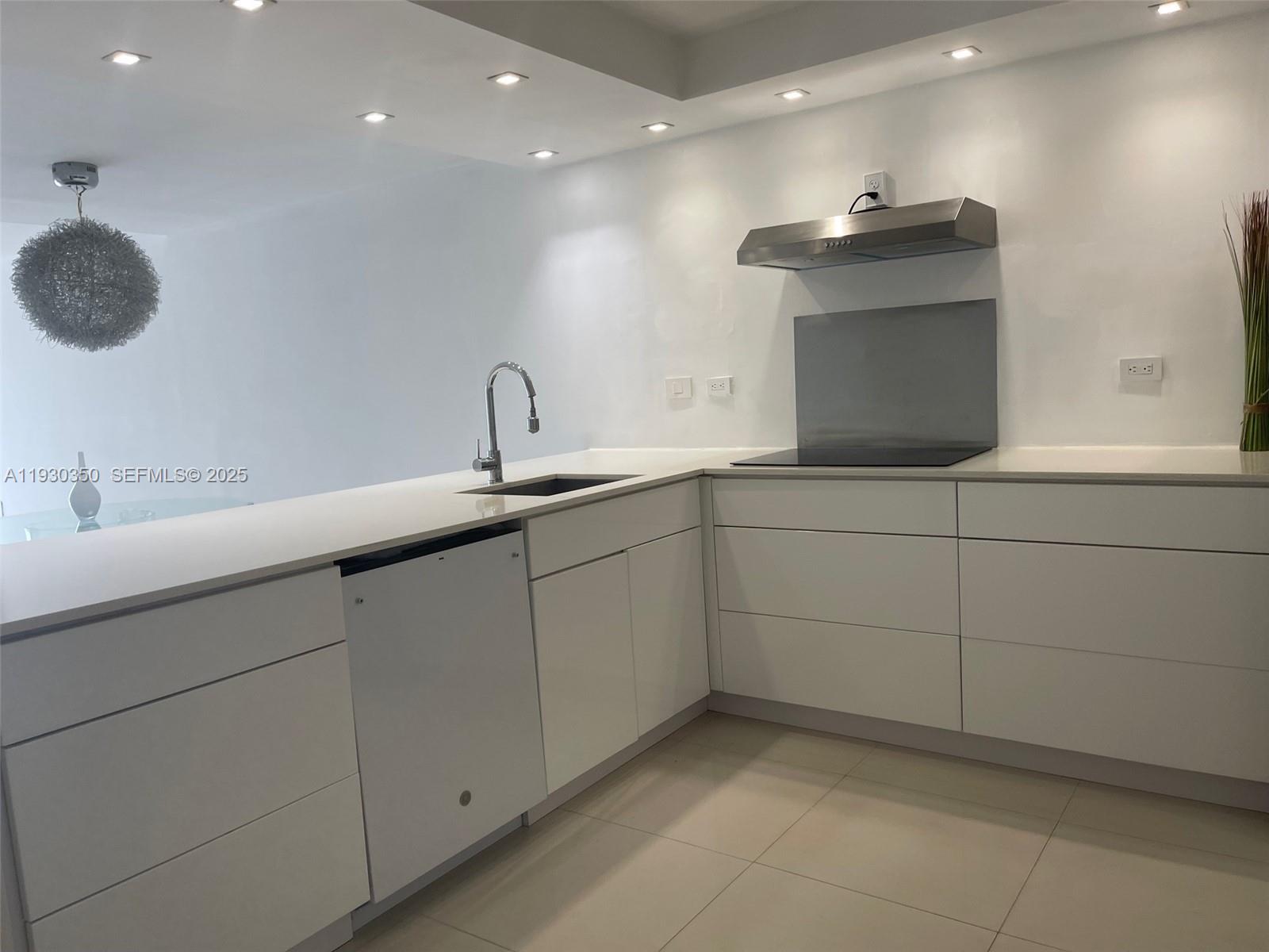 213-3 2 / 2 1315 кв.футов $ 2025-12-14 0 Фото