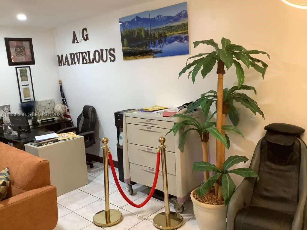 Ver detalles 6706 / sq. ft. $ 2025-12-14 0 foto