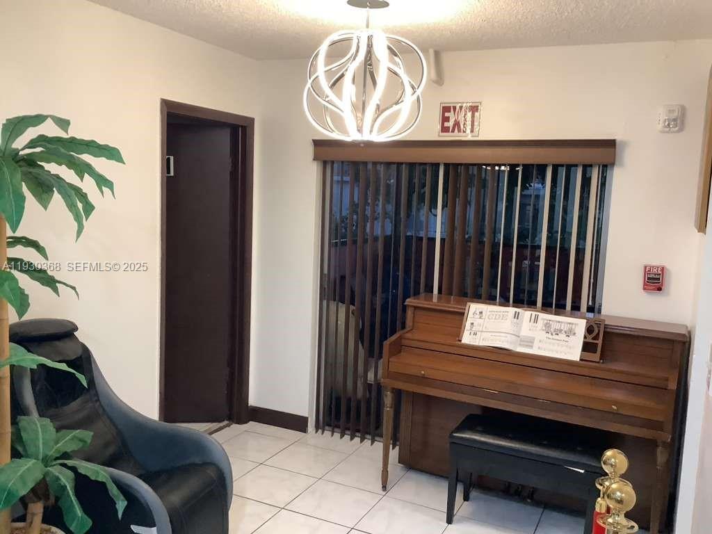 Ver detalles 6706 / sq. ft. $ 2025-12-14 0 foto