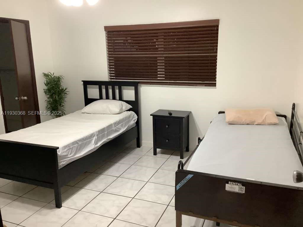 Ver detalles 6706 / sq. ft. $ 2025-12-14 0 foto