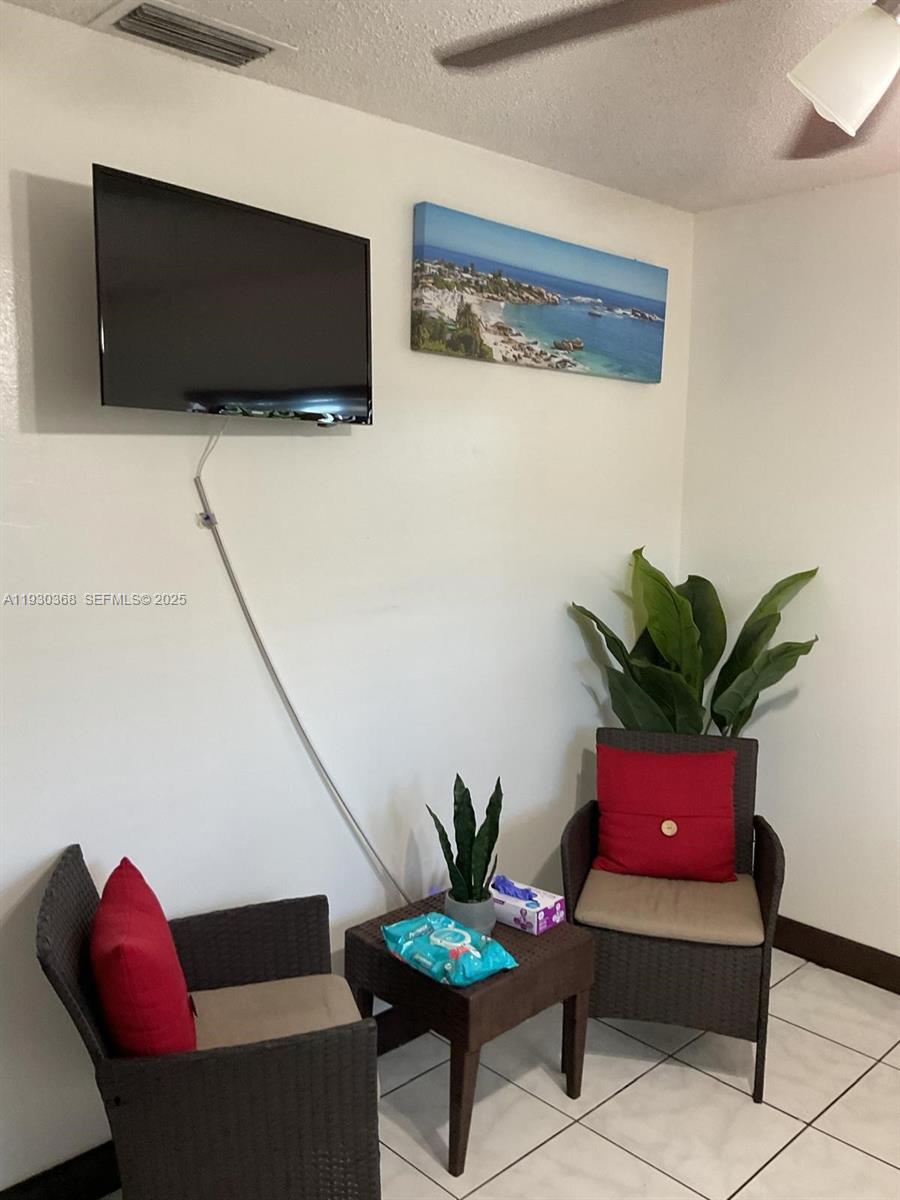 Ver detalles 6706 / sq. ft. $ 2025-12-14 0 foto