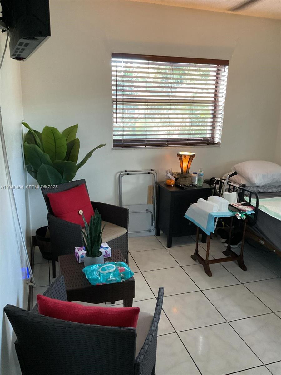 Ver detalles 6706 / sq. ft. $ 2025-12-14 0 foto