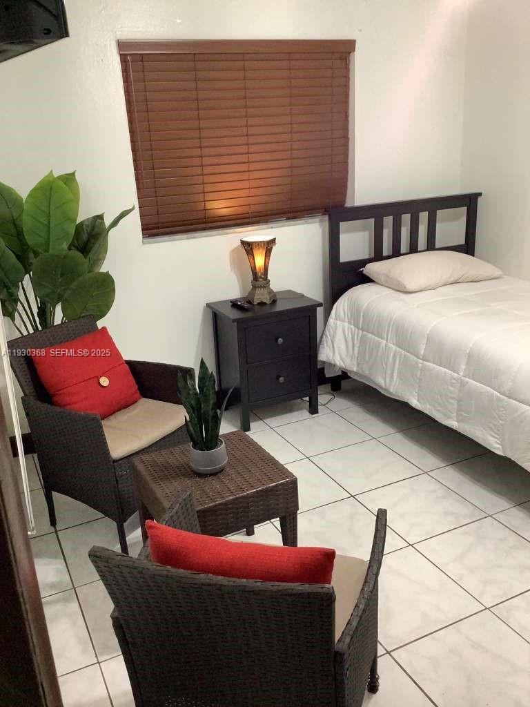 Ver detalles 6706 / sq. ft. $ 2025-12-14 0 foto