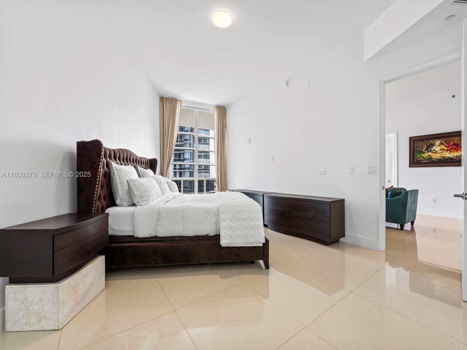 Подробнее 3707 2 / 3 2084 кв.футов $ 2025-12-14 0 Фото