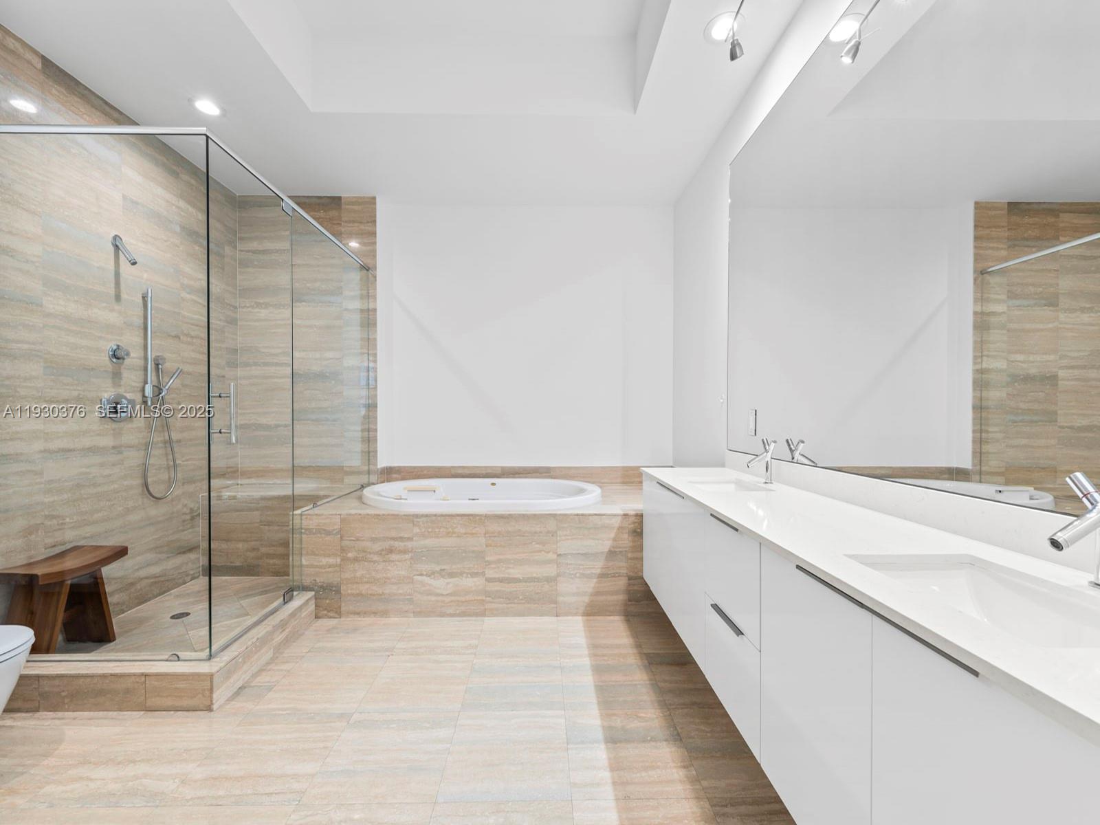 Подробнее 3707 2 / 3 2084 кв.футов $ 2025-12-14 0 Фото