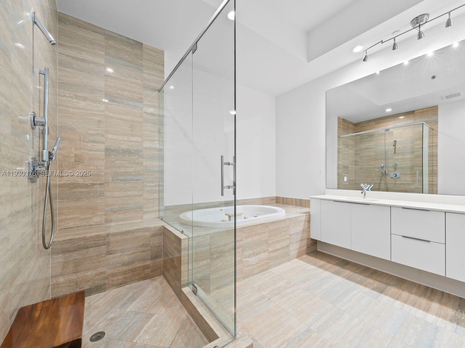 Подробнее 3707 2 / 3 2084 кв.футов $ 2025-12-14 0 Фото