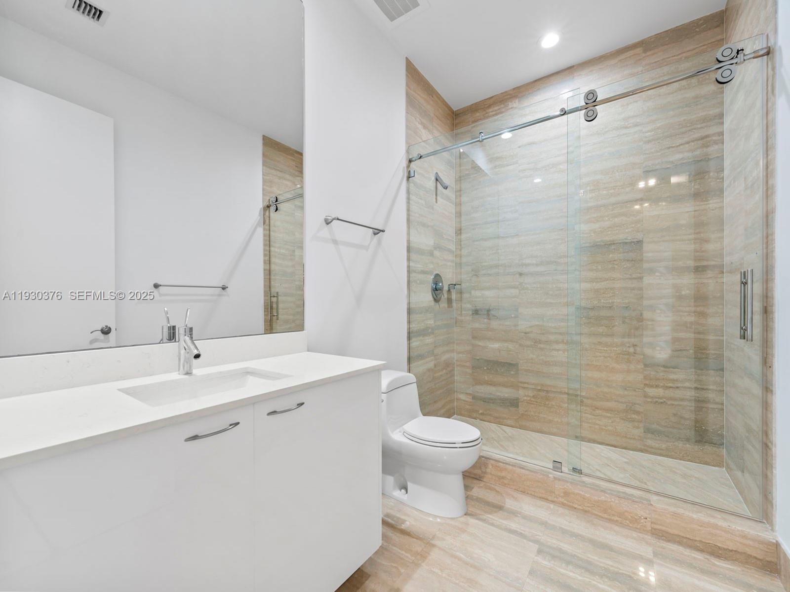 Подробнее 3707 2 / 3 2084 кв.футов $ 2025-12-14 0 Фото