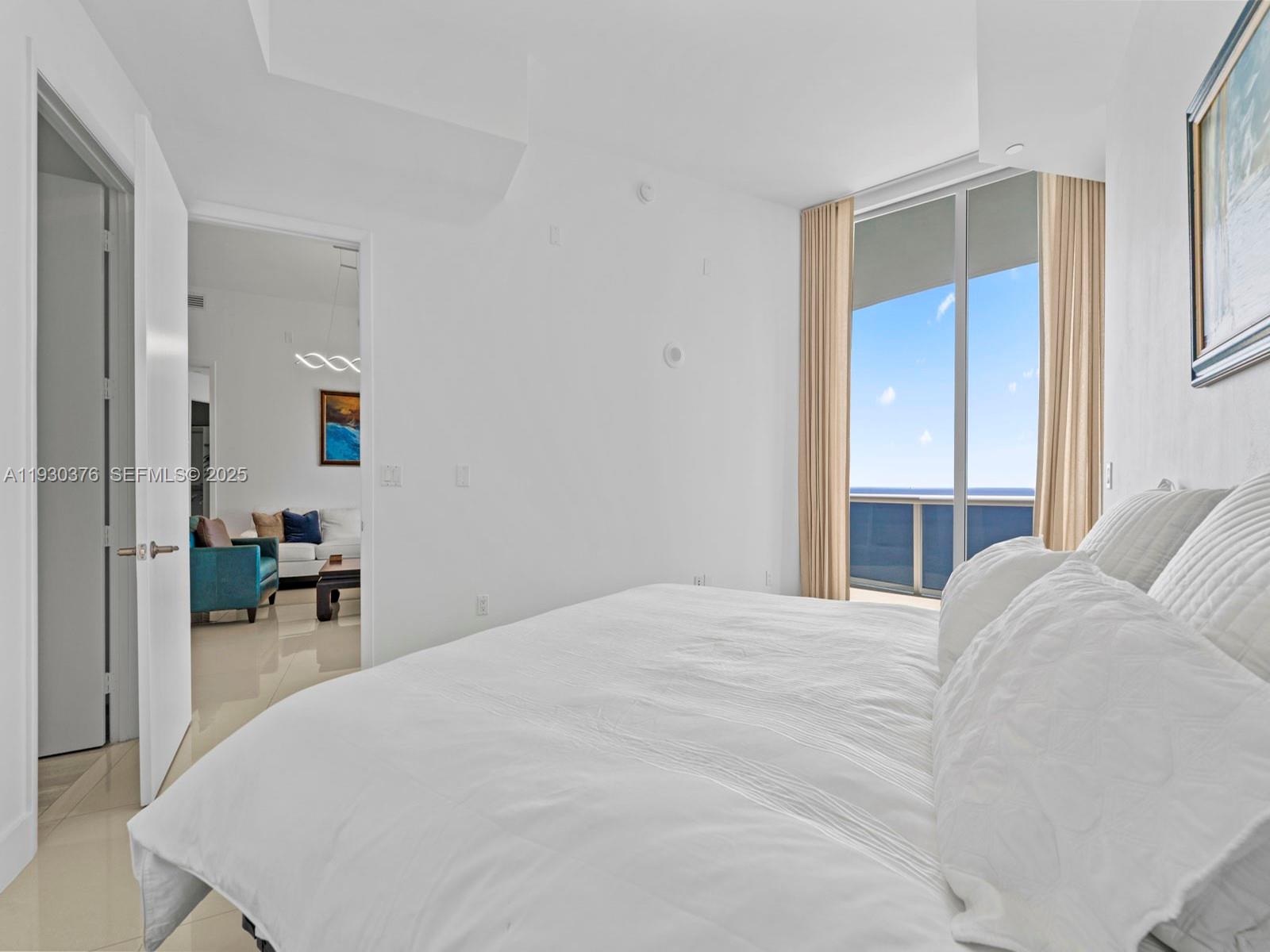 Подробнее 3707 2 / 3 2084 кв.футов $ 2025-12-14 0 Фото