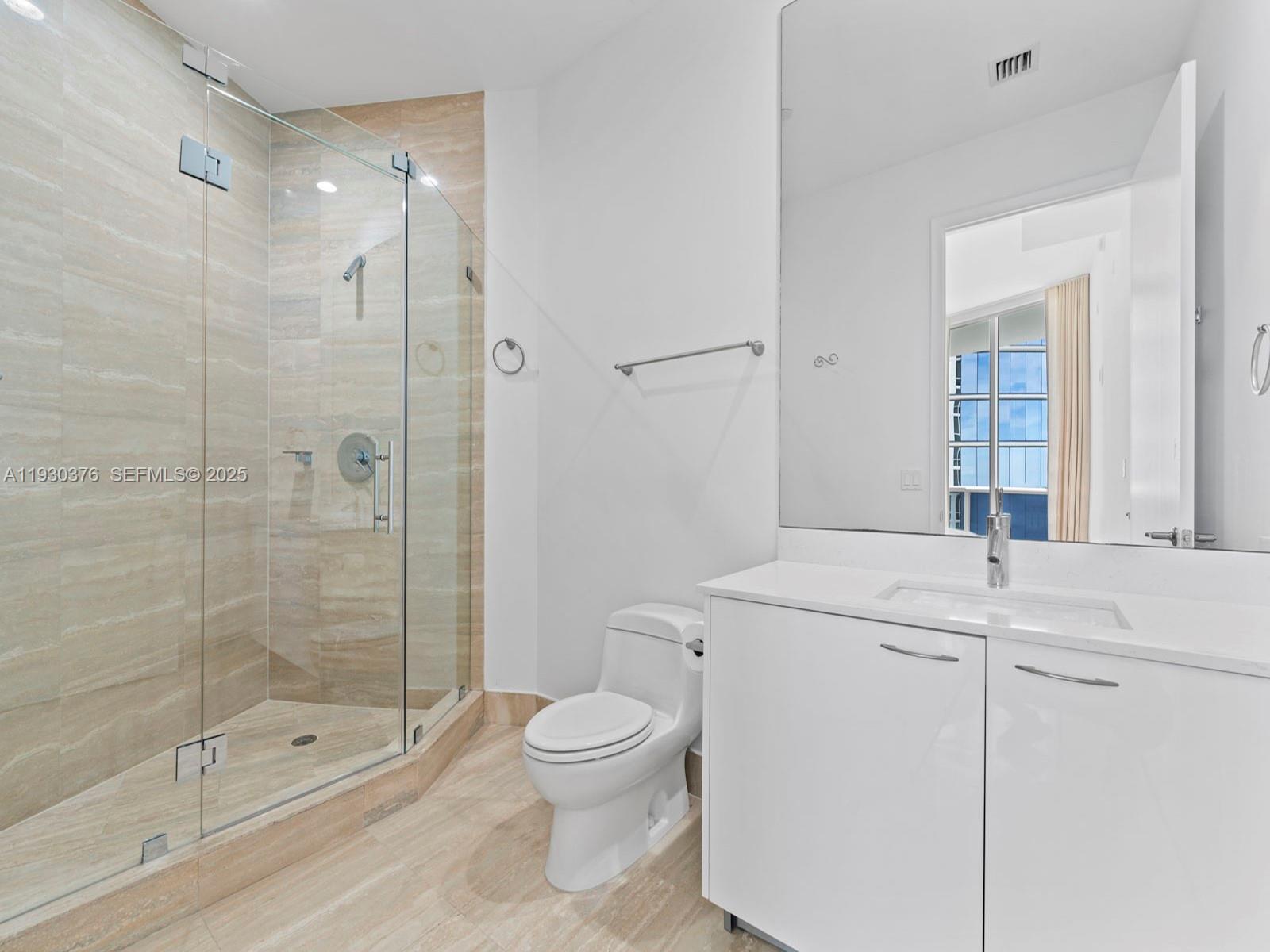 Подробнее 3707 2 / 3 2084 кв.футов $ 2025-12-14 0 Фото