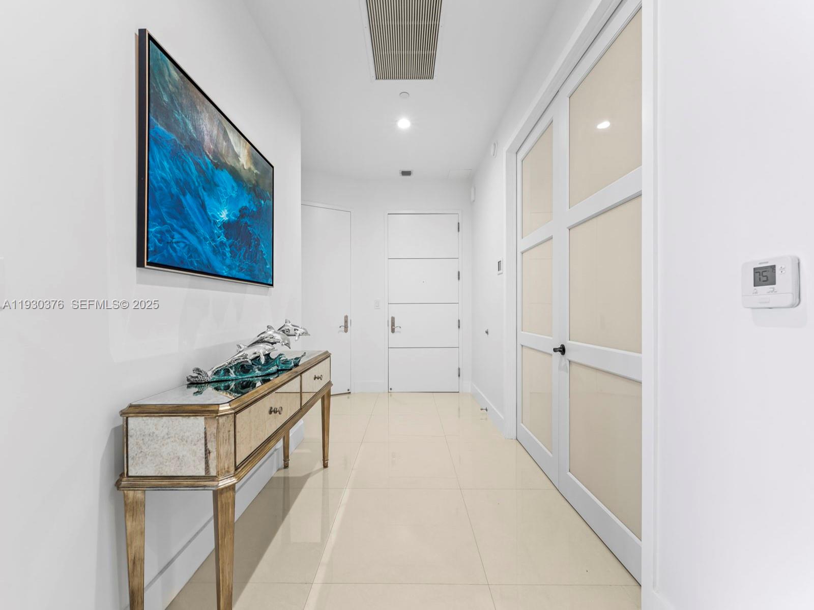 Подробнее 3707 2 / 3 2084 кв.футов $ 2025-12-14 0 Фото