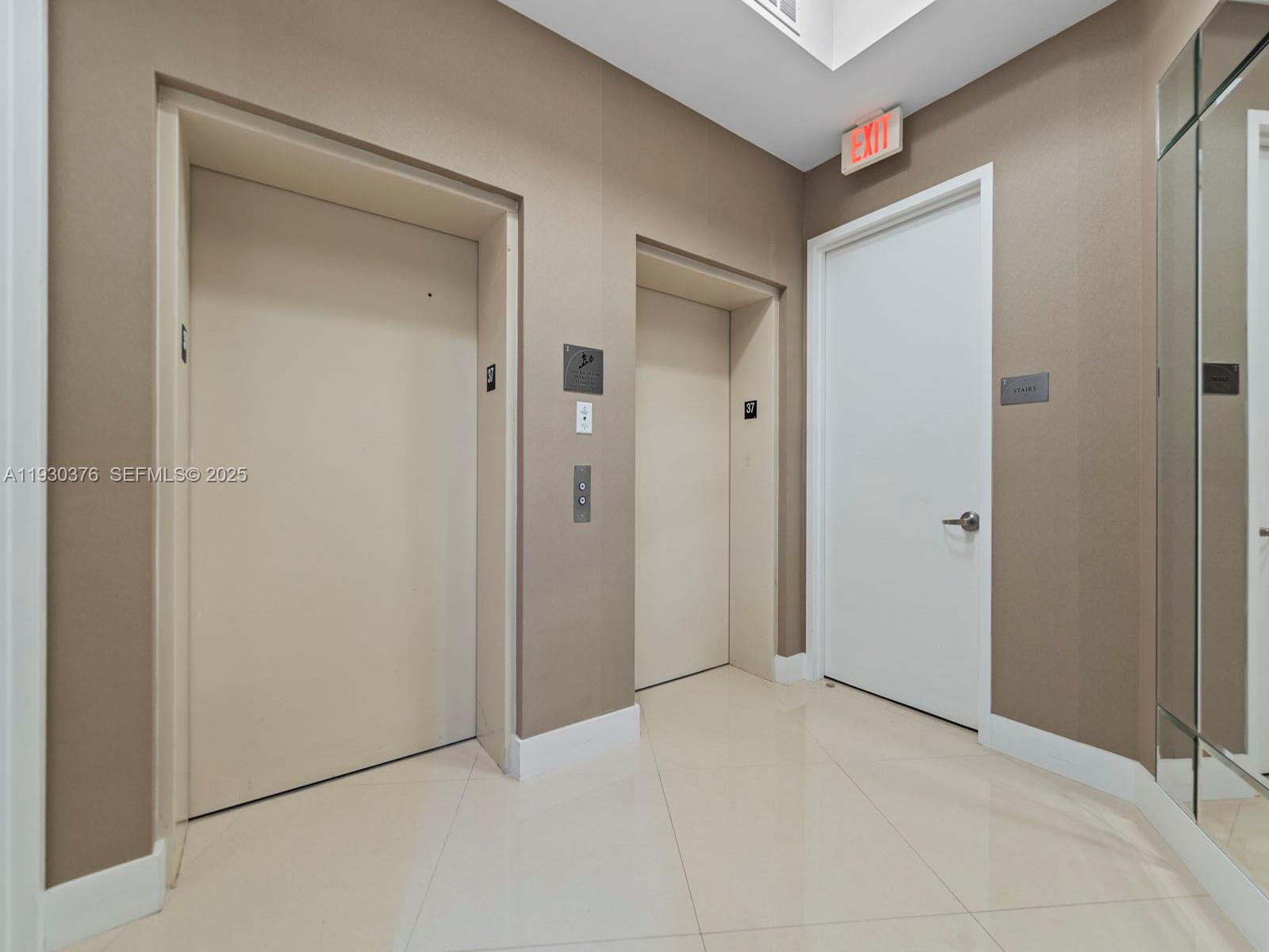 Подробнее 3707 2 / 3 2084 кв.футов $ 2025-12-14 0 Фото