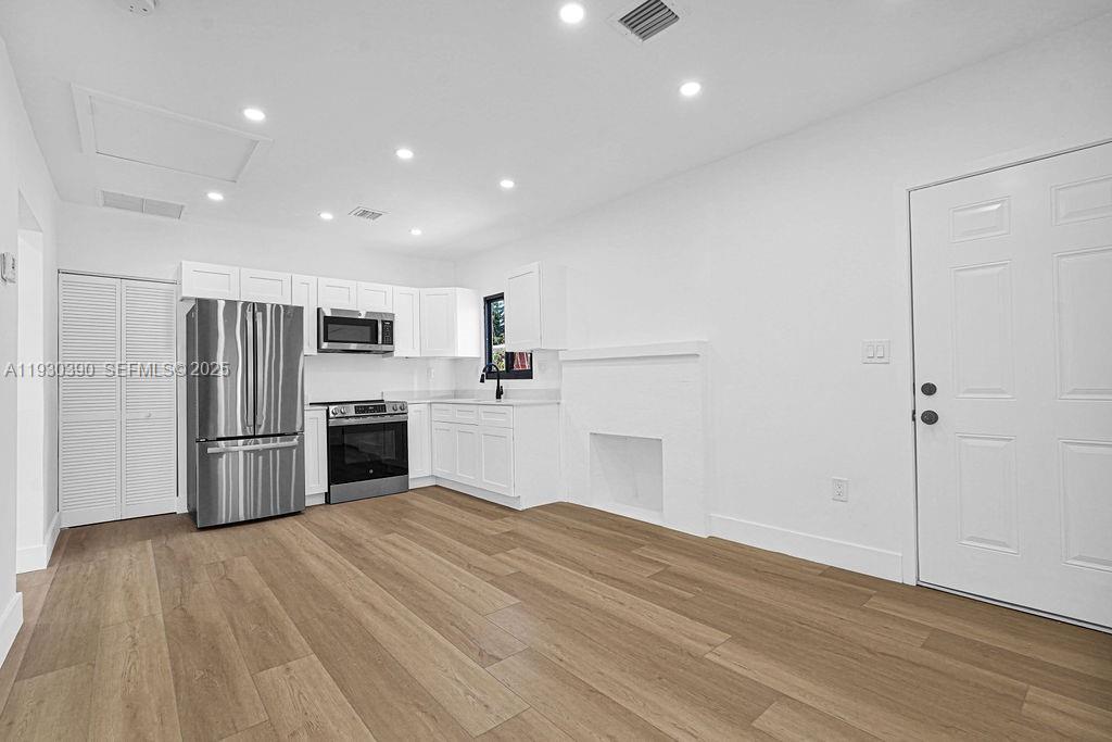 See details / 1566 sq. ft. $ 2025-12-14 0 Photo