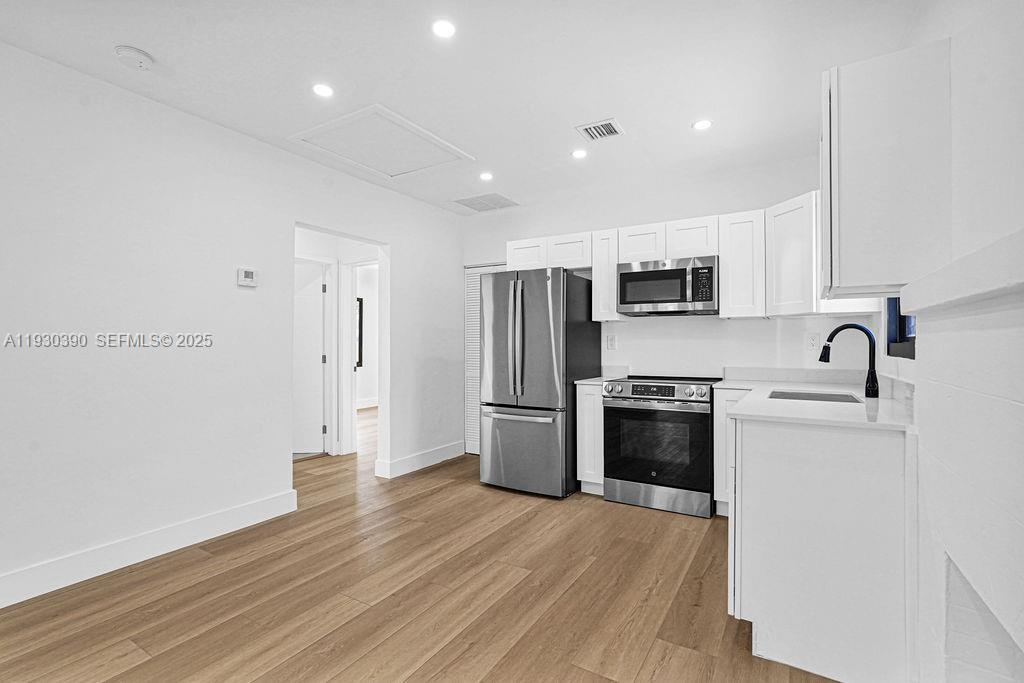 See details / 1566 sq. ft. $ 2025-12-14 0 Photo