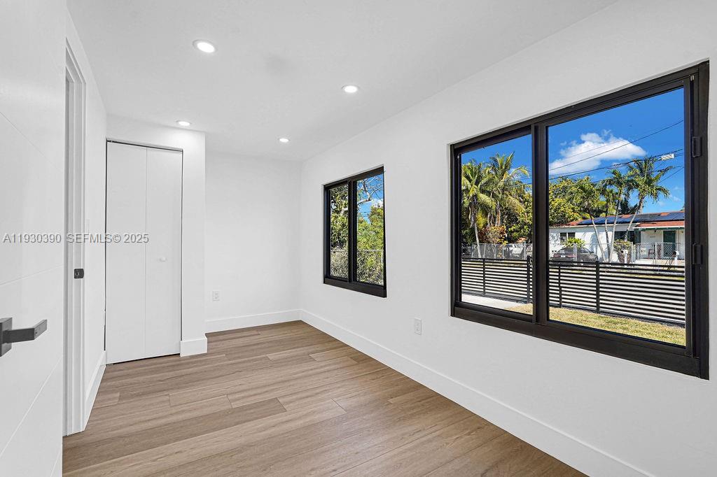 See details / 1566 sq. ft. $ 2025-12-14 0 Photo