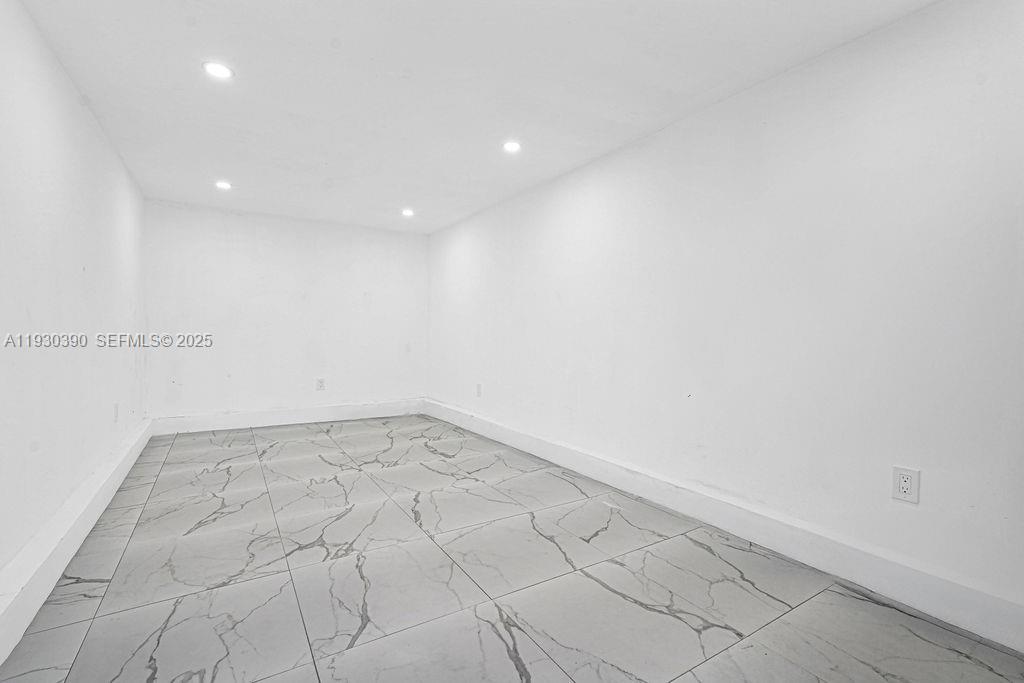 See details / 1566 sq. ft. $ 2025-12-14 0 Photo