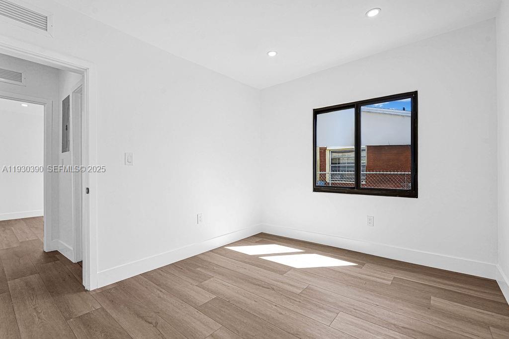 See details / 1566 sq. ft. $ 2025-12-14 0 Photo