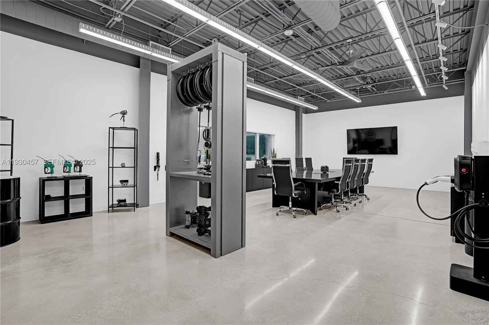   /   sq. ft. $ 2025-12-14 0 foto