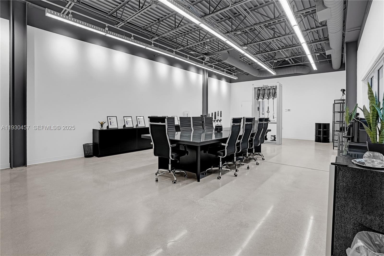   /   sq. ft. $ 2025-12-14 0 foto