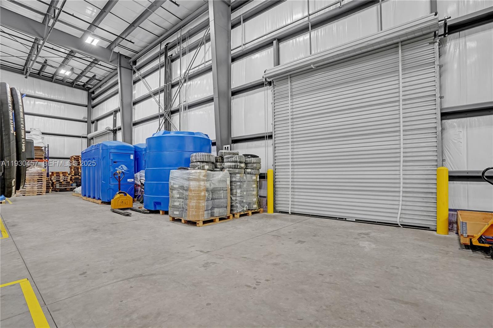   /   sq. ft. $ 2025-12-14 0 foto