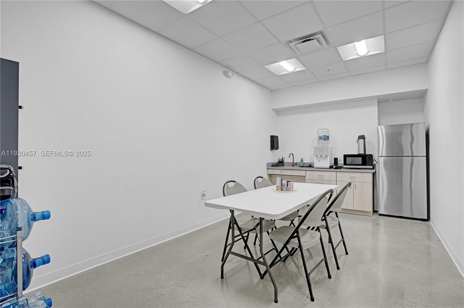   /   sq. ft. $ 2025-12-14 0 foto