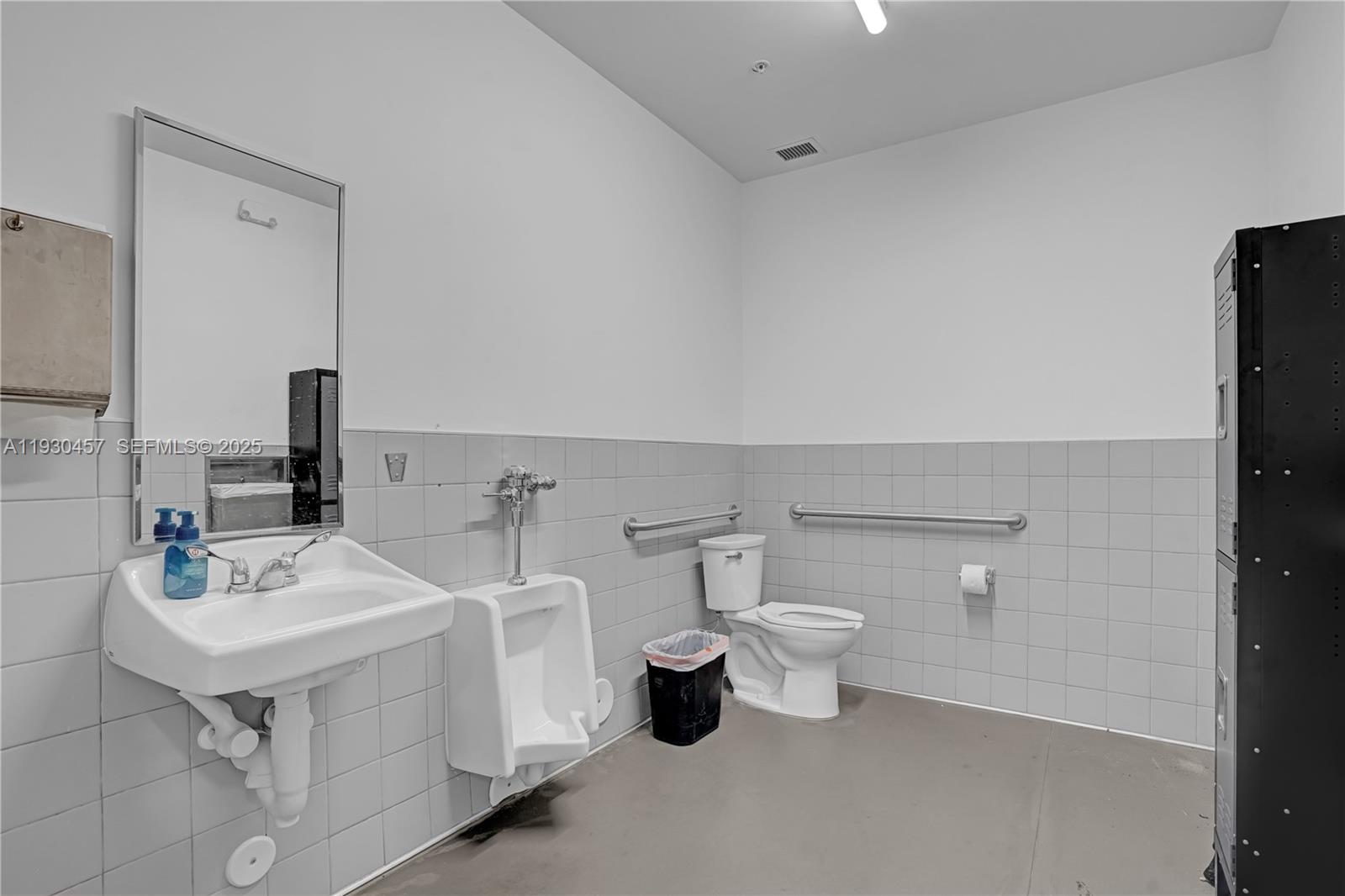   /   sq. ft. $ 2025-12-14 0 foto